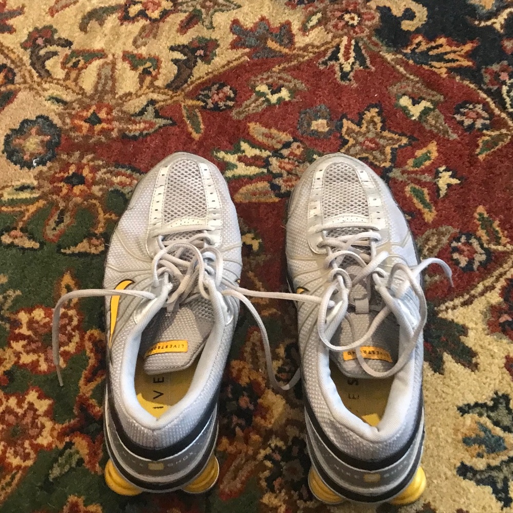 Nike Shox Livestrong